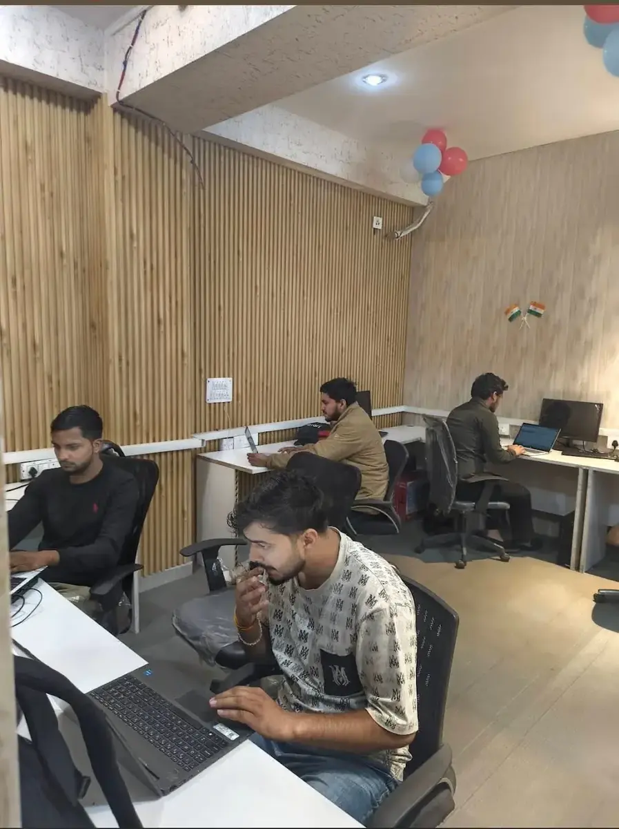Students working on laptops in SSSAM lab